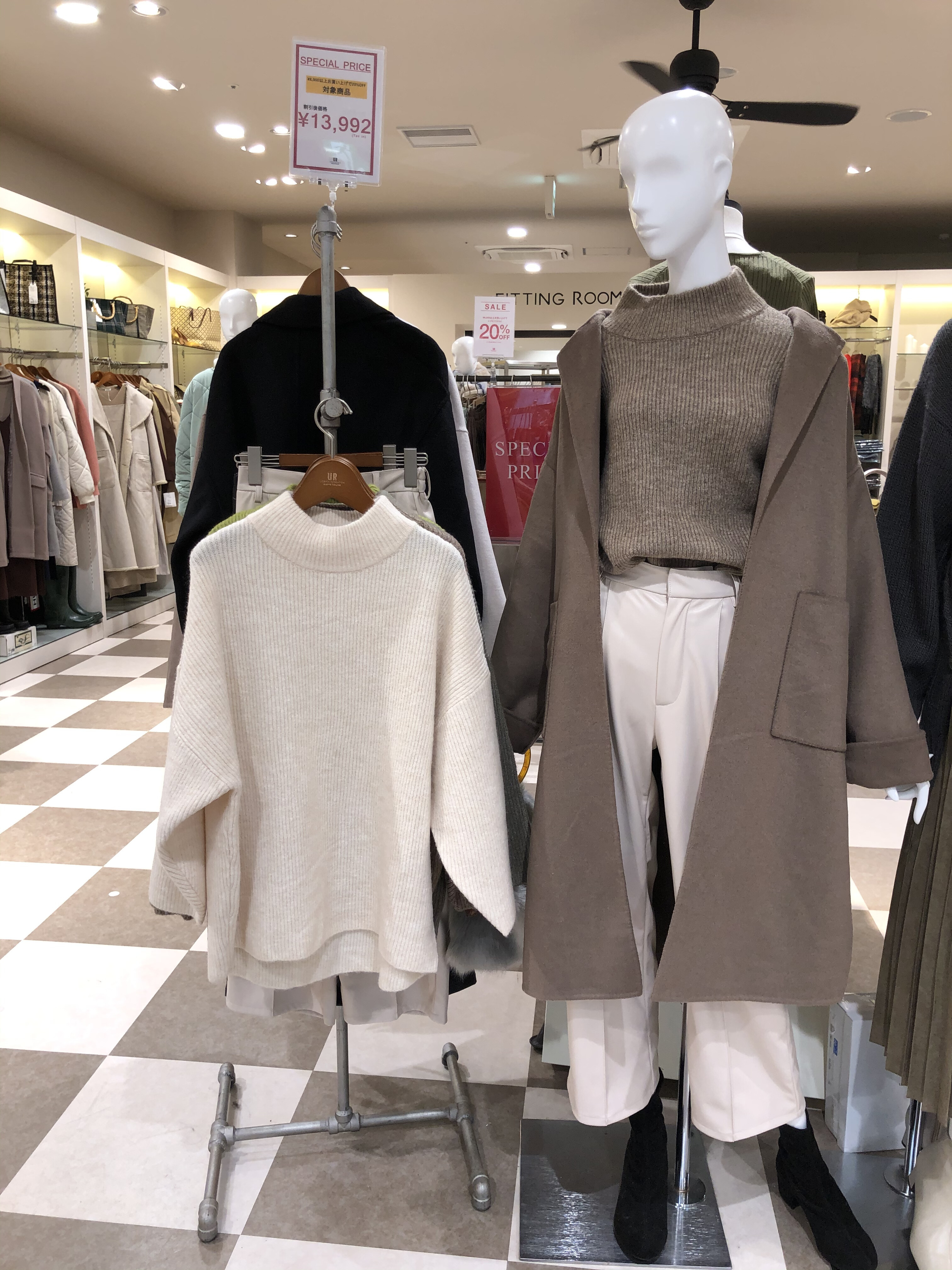 スペシャルプライス アーバンリサーチウェアハウス ショップトピックス グランベリーパーク