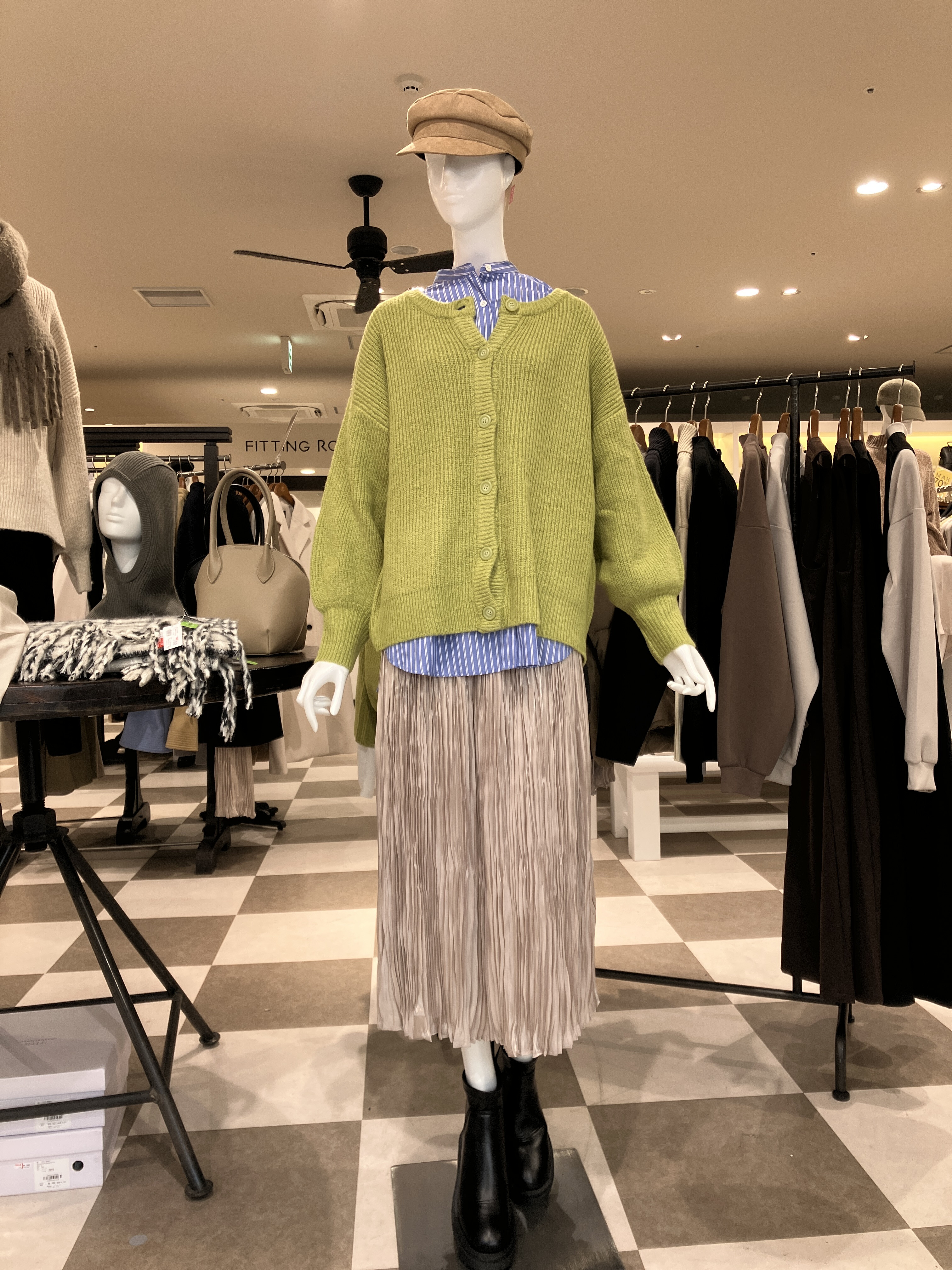 ボリュームニットカーデのご紹介です｜アーバンリサーチウェアハウス