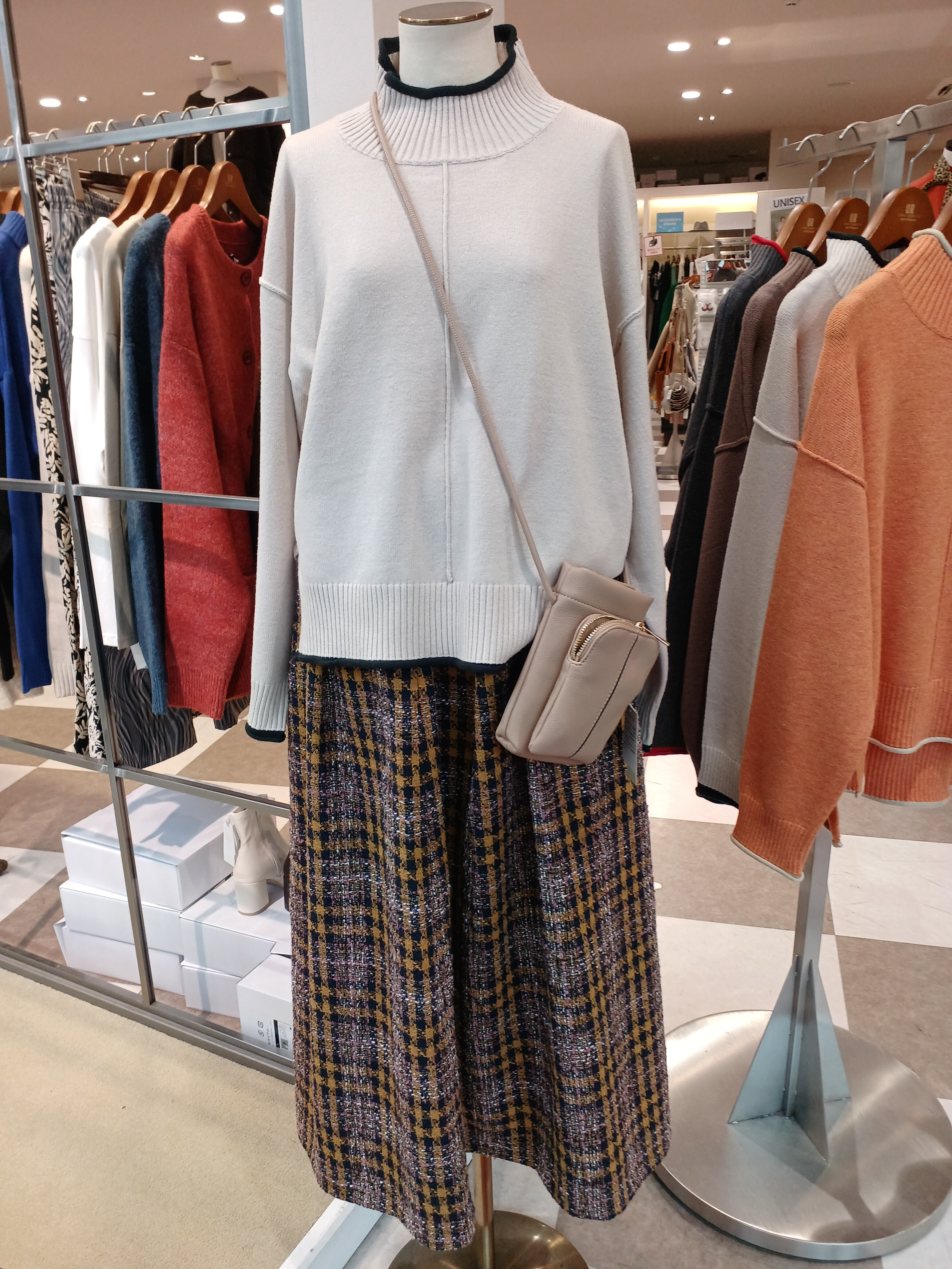 ハイショクハイネックニットのご紹介です ｜アーバンリサーチウェアハウス｜ショップトピックス｜グランベリーパーク