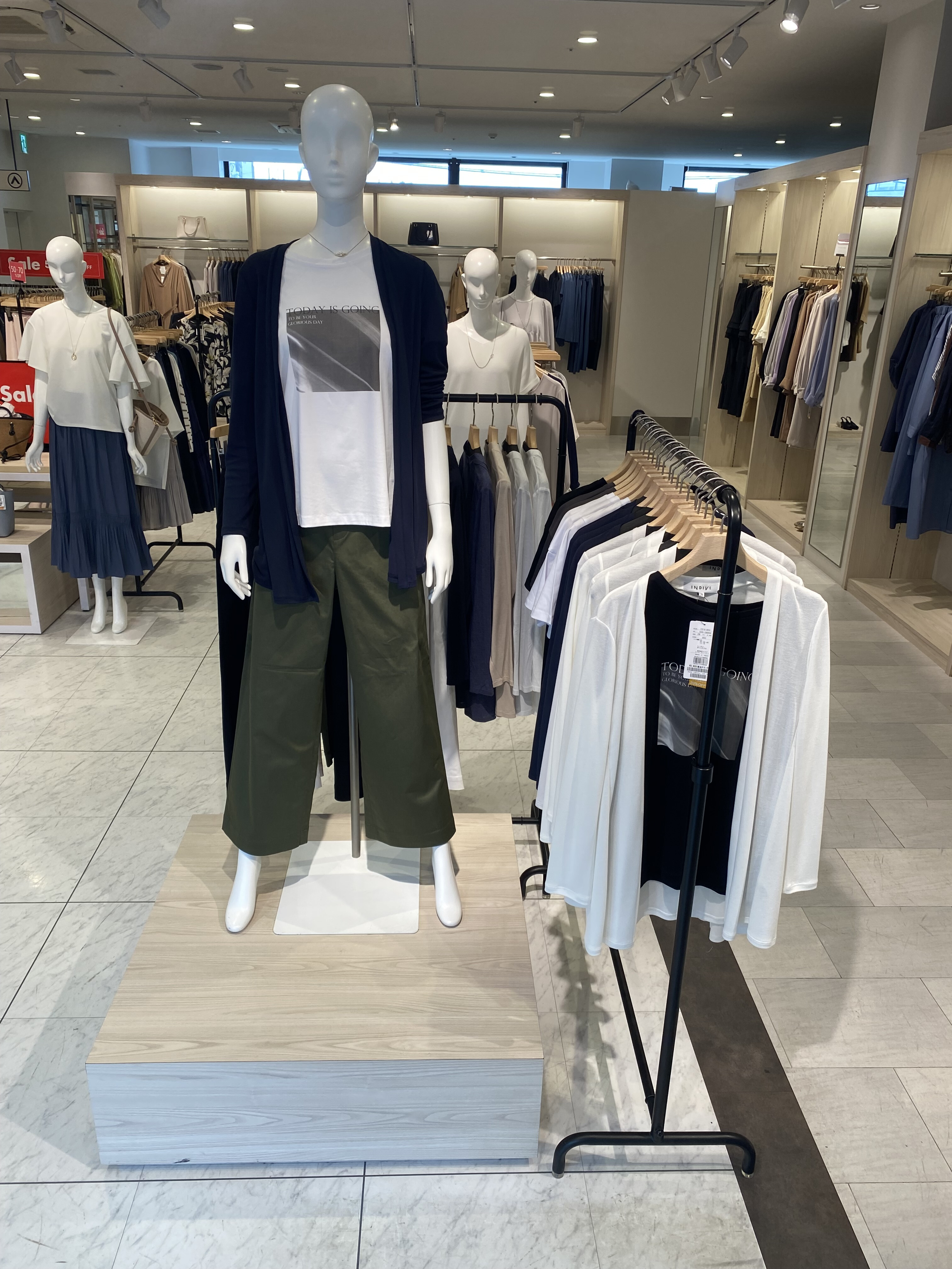 INDIVI 秋冬コーデ 3点まとめ売り ばら売り不可 総額 4.3万円 M相当 INDIVI 秋冬コーデ 3点まとめ売り ばら売り不可 総額 4.3 M相当