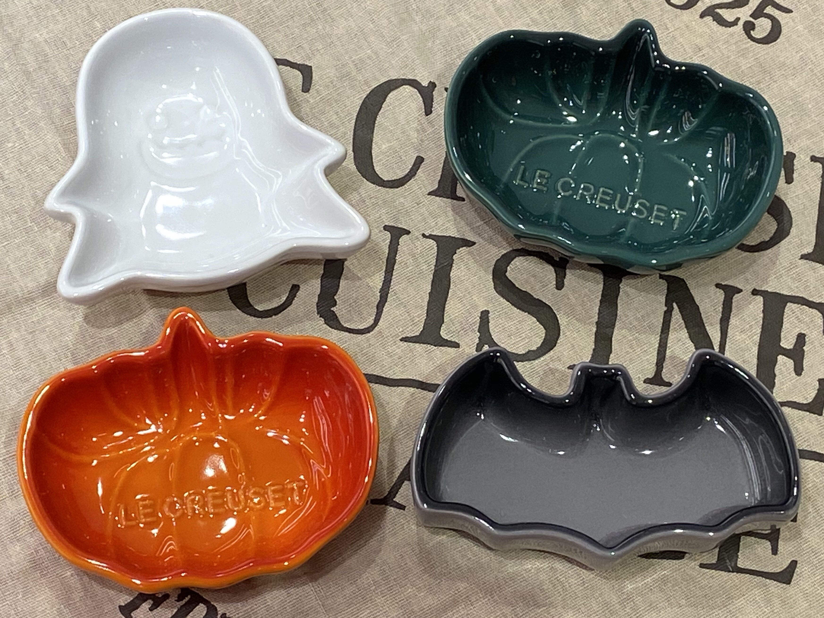 人気商品は ハロウィンSALE】ル・クルーゼ カプチーノマグ 限定5点セット 悩ましい 食器