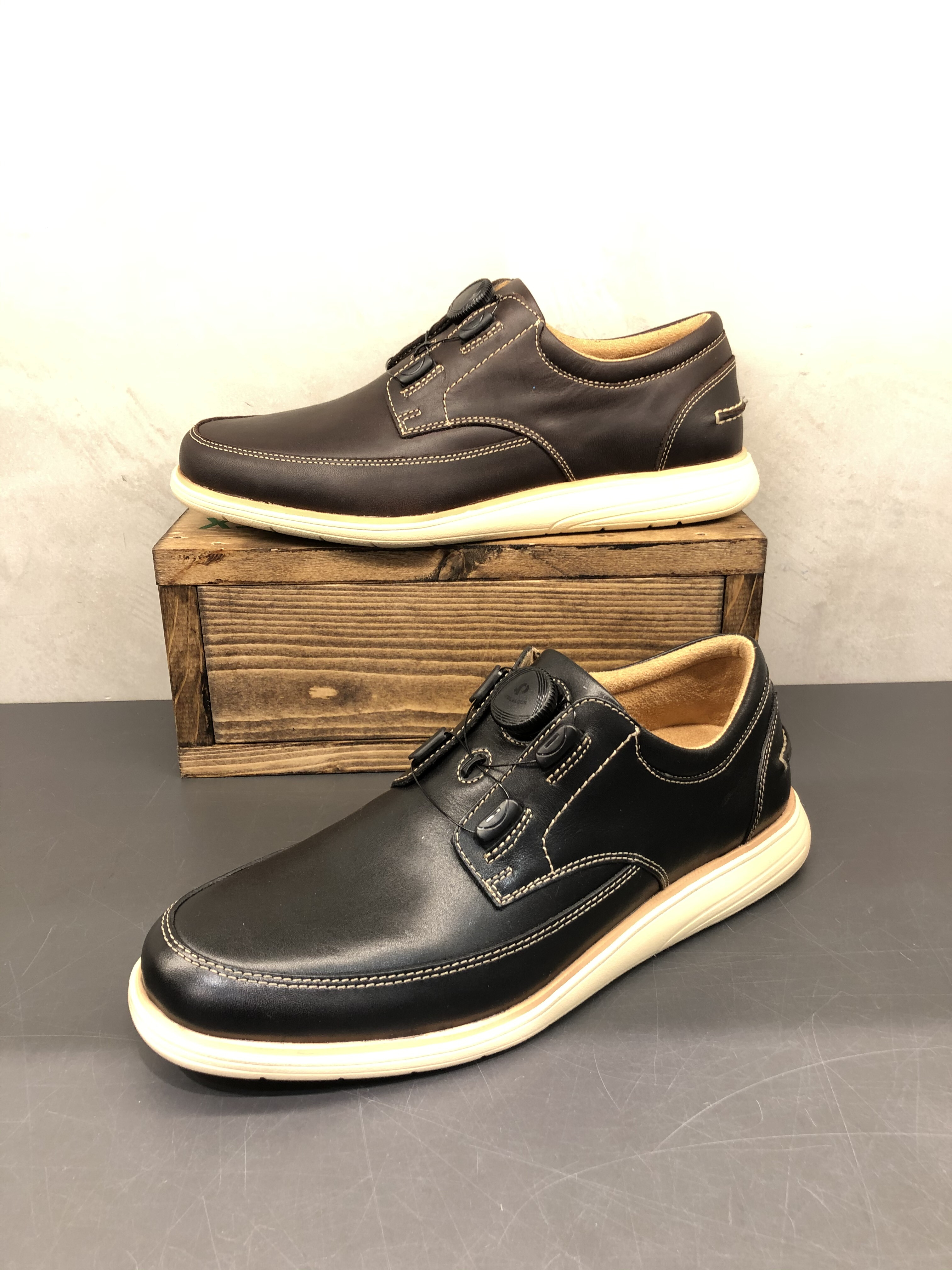 履き脱ぎらくちん ディスクシステム搭載のメンズウォーキングシューズ ホーキンス ダナー エービーシー マート アウトレット ショップトピックス グランベリーパーク