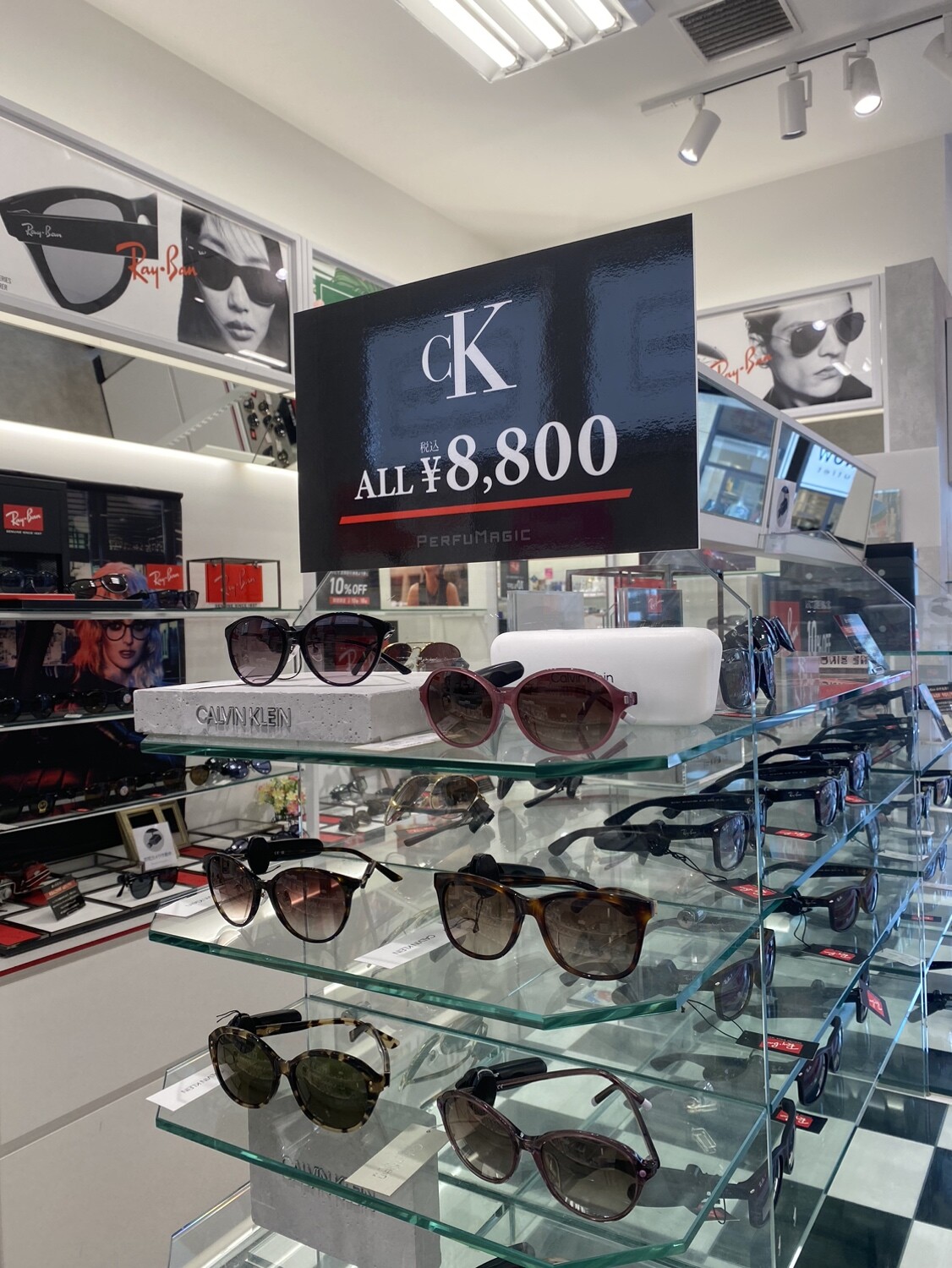 数々の賞を受賞 全品税込8，800円❕❕カルバンクライン😎サングラス入荷しま 小物