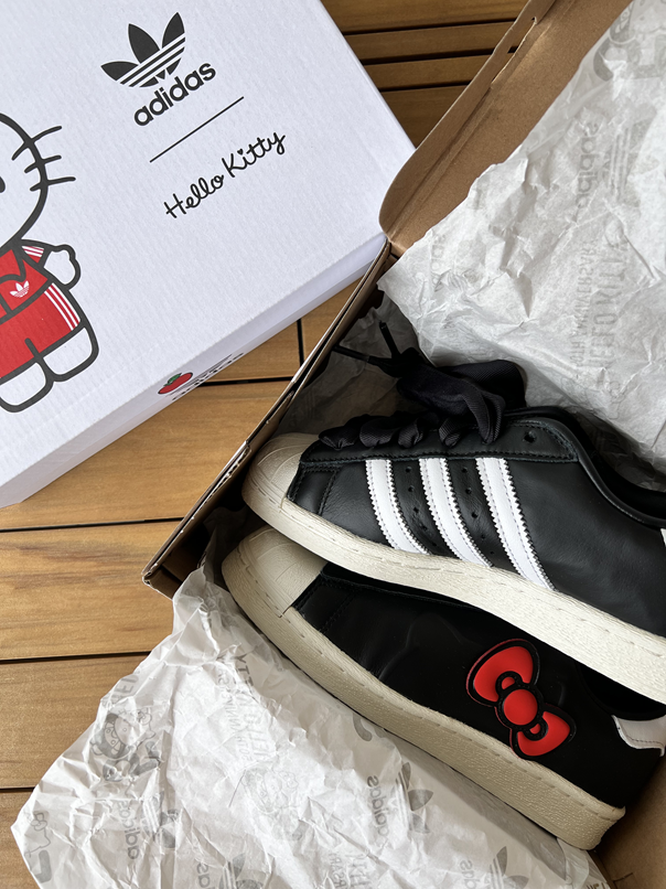【日本限定モデル】 adidas×ハローキティ コラボモデル入荷しました♪｜アディダス スニーカー
