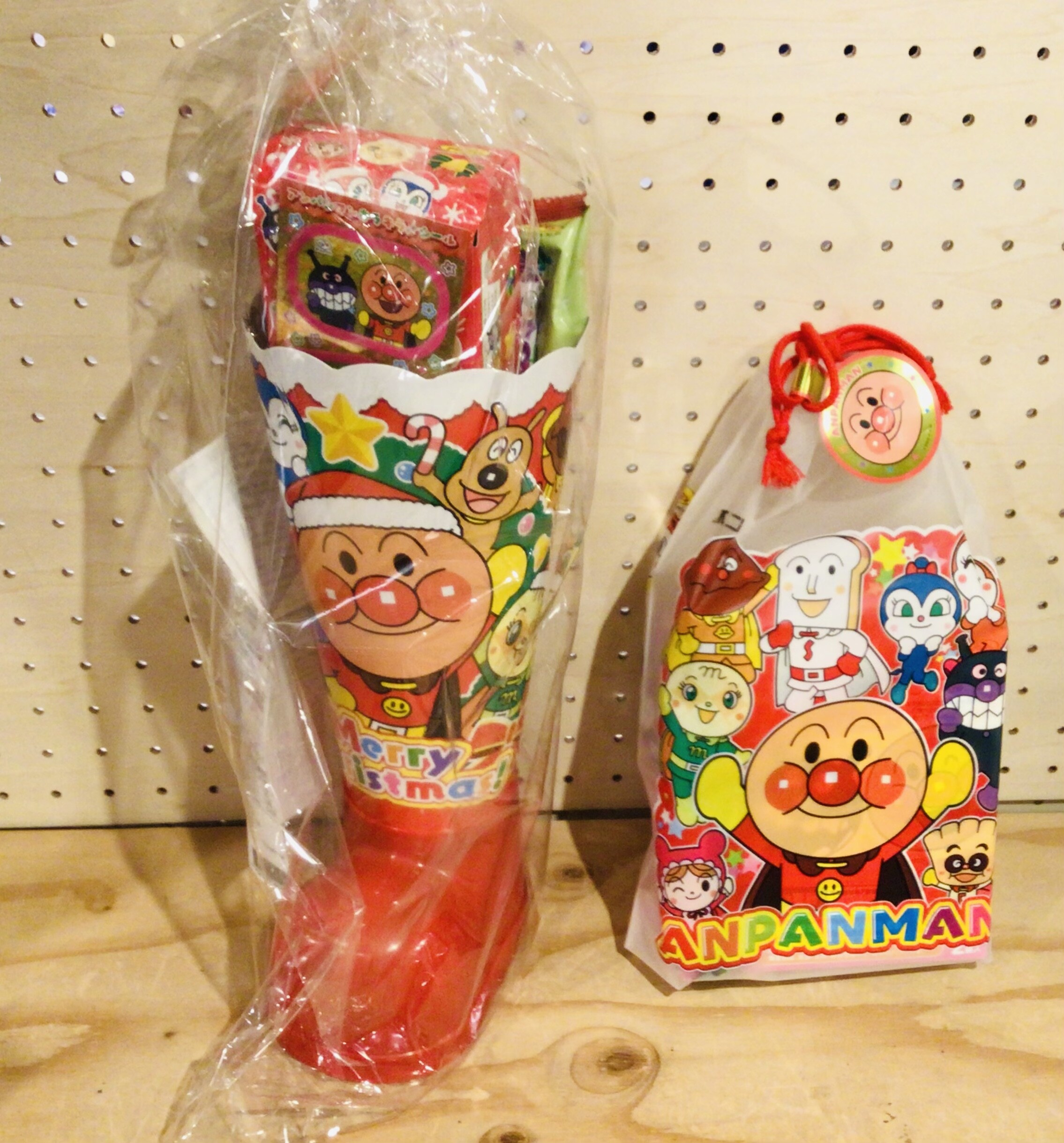 アンパンマンクリスマスブーツ＆巾着袋✨｜あまのや繁田商店｜ショップ