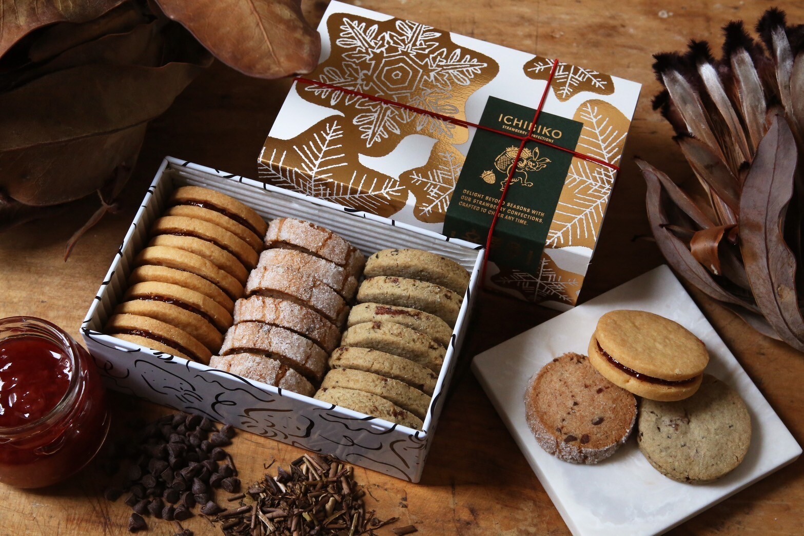 新品タグ付き くみゃちゃんとゆらゆらいちごのカンカン帽 新品タグ付き くみゃちゃんとゆらゆらいちごのカンカン帽 新品タグ付き