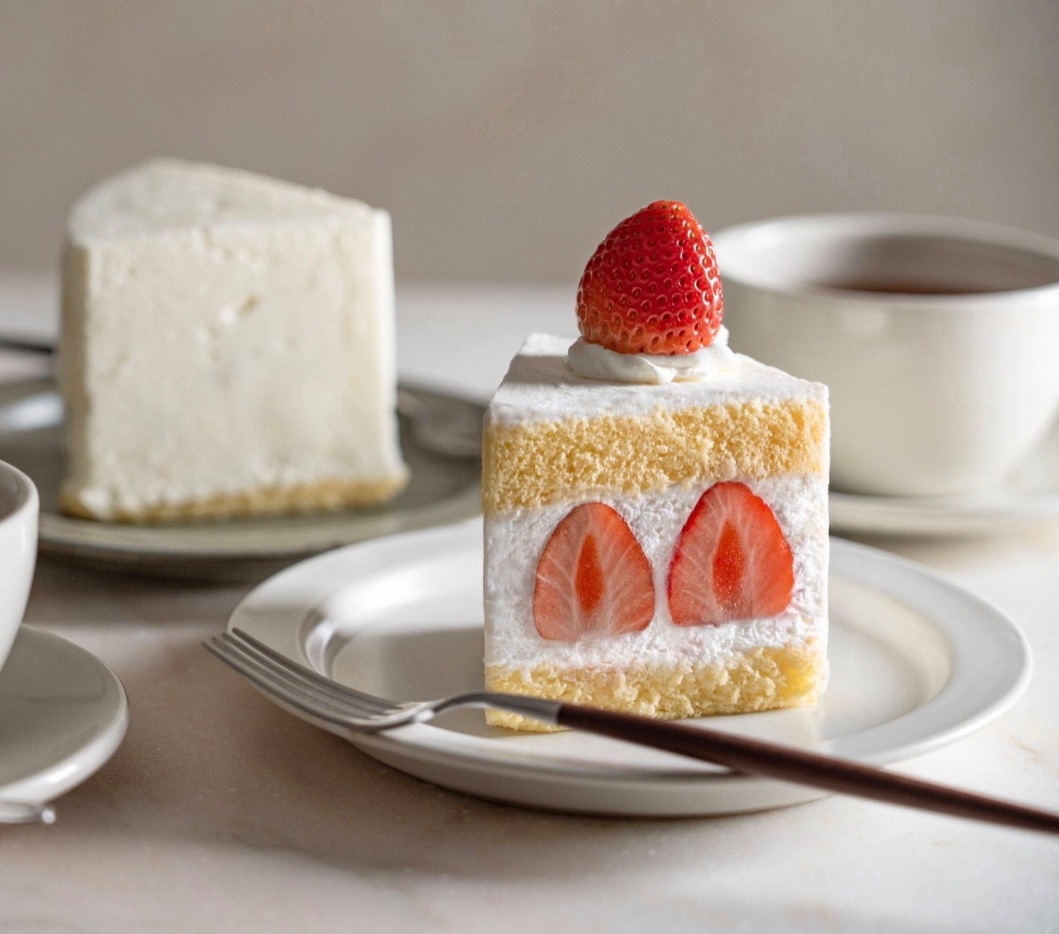 人気No.1✨ミガキイチゴをゴロっと使用したショートケーキ🍴｜いちびこ