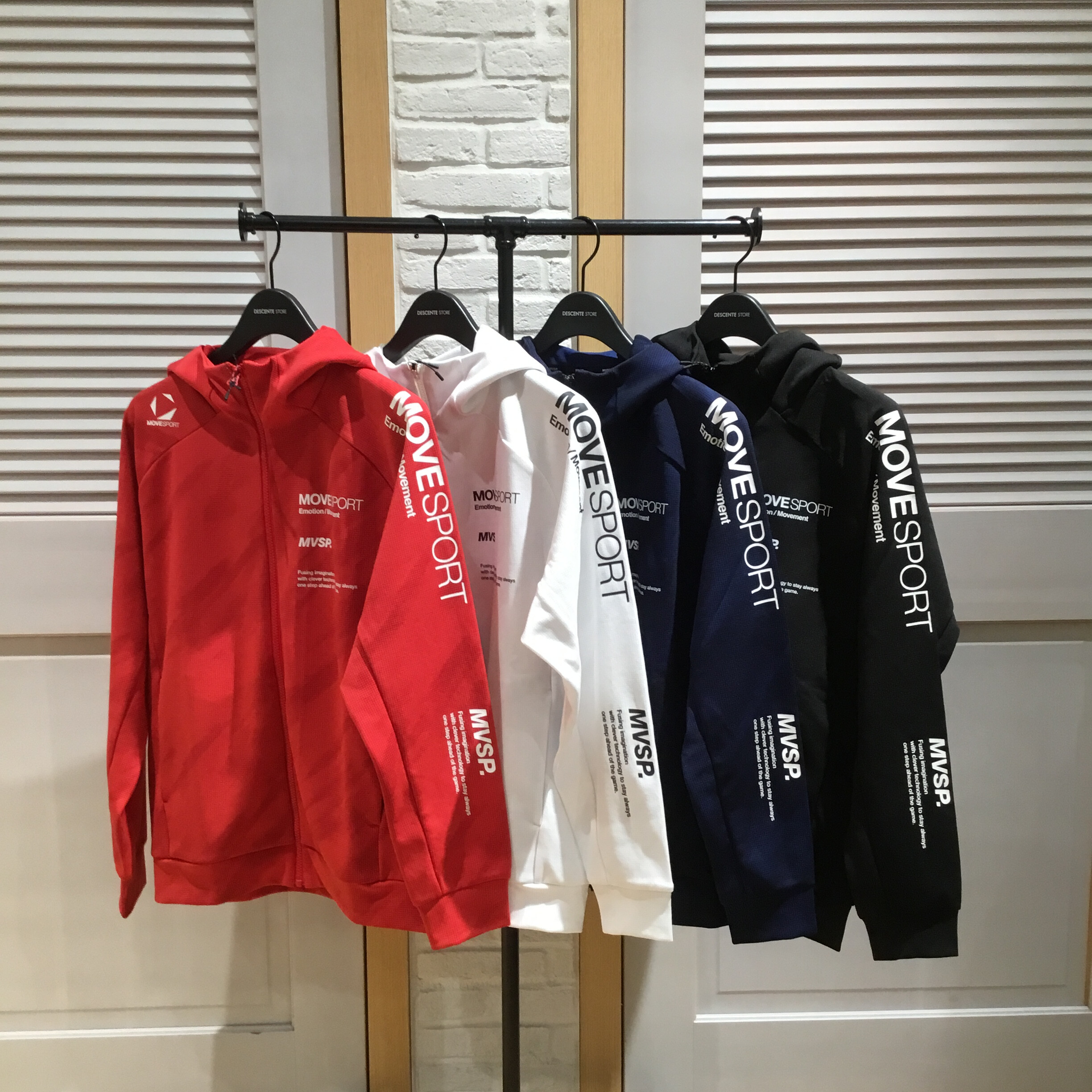 CHAGE and ASKA DESCENTE スタッフジャンパー グッズ 春夏の高機能セットアップご紹介！｜デサント ストア ｜ショップ