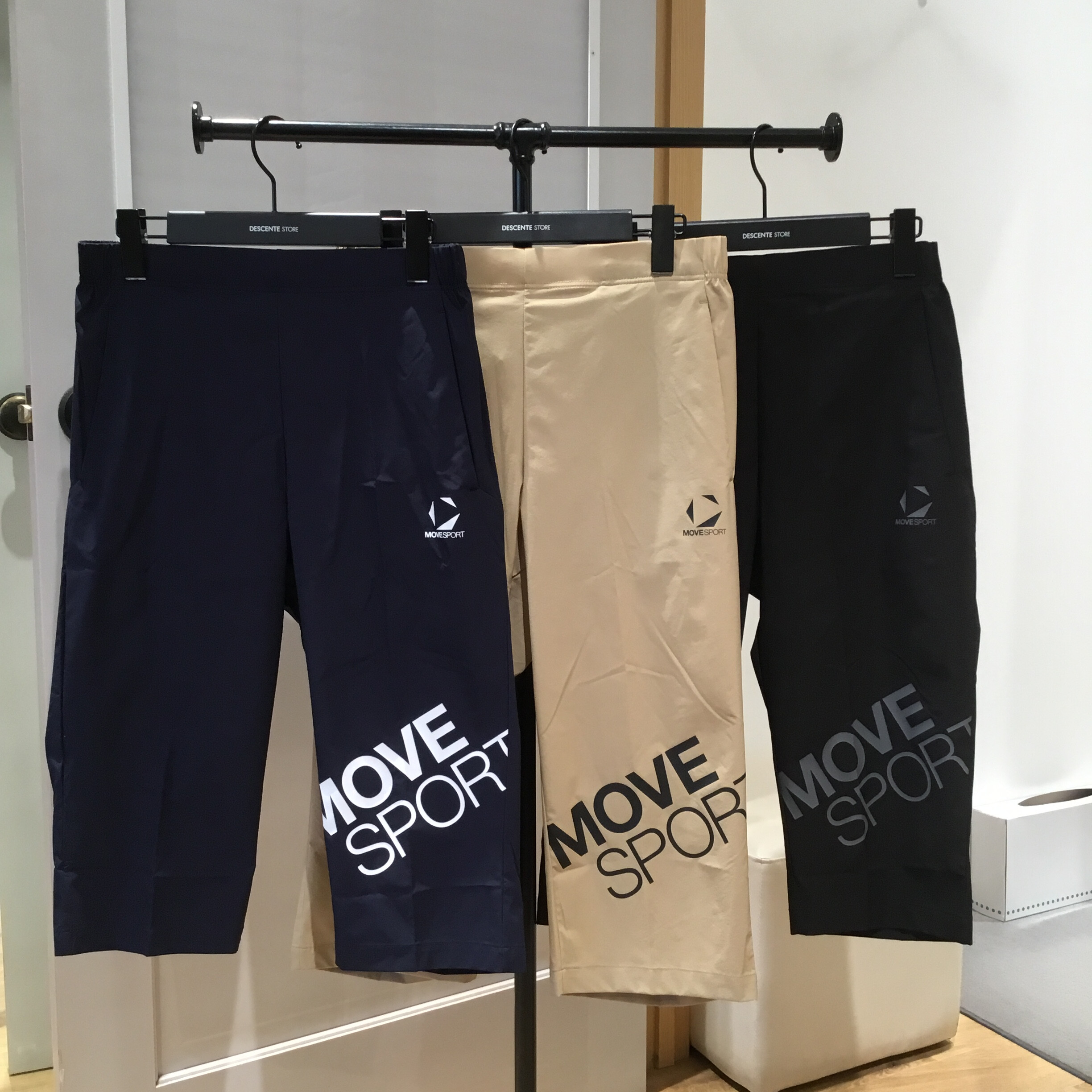 『おぎさん』 DESCENTE (Mサイズ)とカーキパンツ(Mサイズ) ストレッチワークカーゴパンツ カーキ ウエスト75-81cm 股下67cm