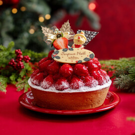 真っ赤な国産いちごを贅沢に飾ったクリスマスタルトです。