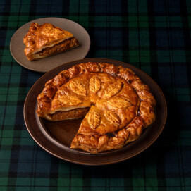 牛ひき肉、スパイスや香味野菜、ポルチーニ茸のうまみを凝縮しました。この時期しか食べられない、毎年人気の冬メニューです！