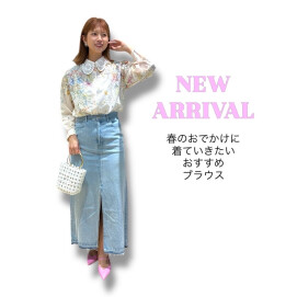 襟レースフラワープリントブラウス