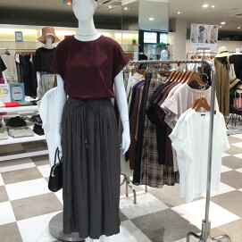 後ろ姿までも可愛く！目を引くアイテム👀