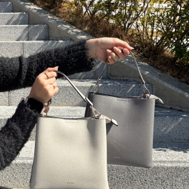 大人気✨レザー調スクエア2WAYバッグ👜