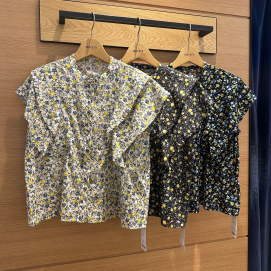 1枚で着映えフルーツプリントブラウス🍋🫐