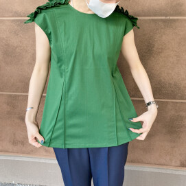 40%off💚ショルダータックフリルトップス💚