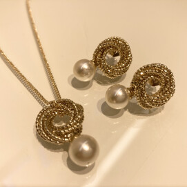 ✨パール付スワールピアスxネックレス✨