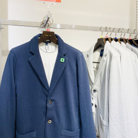 日本製のやわらかスウェット素材のジャケットが半額です❗️