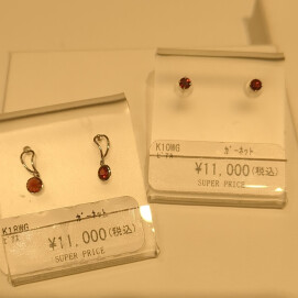 ガーネットピアス✨50％OFF！！