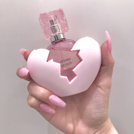 ✨🎵自身最大ヒットの曲💖thank u, next💖からインスピレーションを受けた香水🎤👸🎵✨