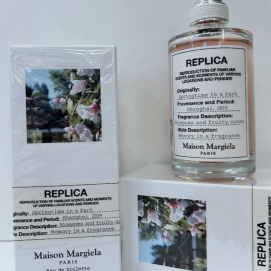 💜大人気ブランド香水🎁１ｇ～販売中😍お試しにピッタリ👌💜💜