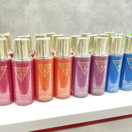 ギフトにもオススメ🎁GUESSフレグランスミスト４種💄💞