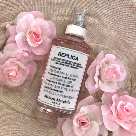 💜大人気ブランド香水🎁１ｇ～販売中😍お試しにピッタリ👌💜💜