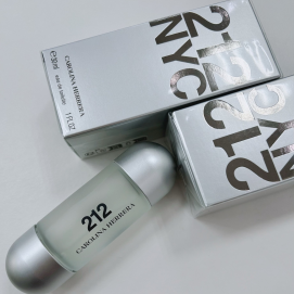 アウトレット価格＼キャロライナヘレラ　２１２／量り売りもはじめました🎀💄💗