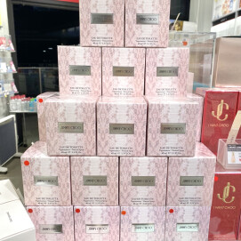 大人気フレグランス🎀💗ジミーチュウＥＤＴ＼再入荷👀🤍／