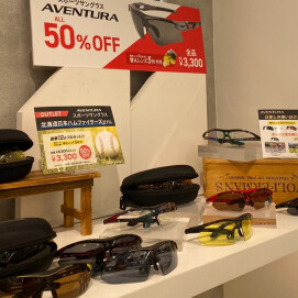 ５０％OFF❕❕替えのレンズ５枚セットで✨３３００円✨スポーツサングラス入荷しました✨
