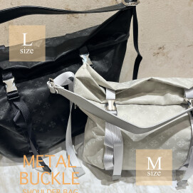 【50%OFF】メタルバックルショルダーバッグ