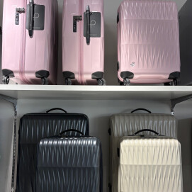 軽量タイプのスーツケース入荷！！