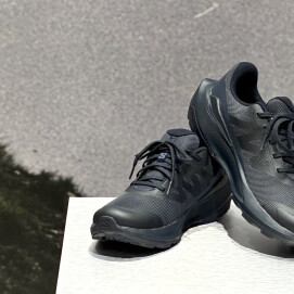 ワントーンカラーのお買い得シューズ👟