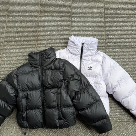 adidasダウン半額で買える！？大特価でご案内💖