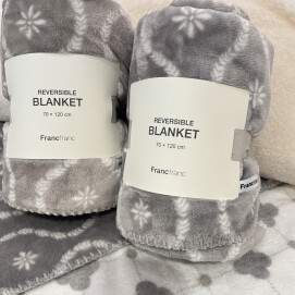 ❄️CLEARANCE SALE開催中❄️ふわふわな肌触りのスロー・ブランケットが30%OFF✨