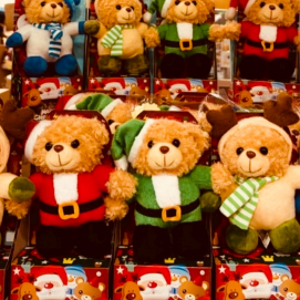数量限定お早めに❣️クリスマスのコスチュームをまとったベアーのマスコットが 入荷しました🐻❤️ (アップルキャンディが約7個入り)