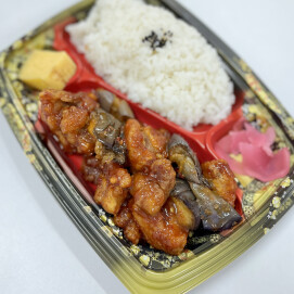 新商品「ガツンと麻婆弁当」販売中です！