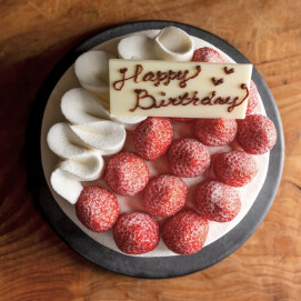 アニバーサリーケーキ🎂🍓🤍