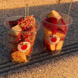 見た目もかわいい！ホワイトチョコりんご飴、今すぐチェック！