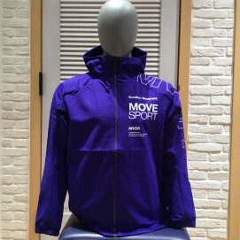 暖かさと動きやすさを両立したアクティブスーツ