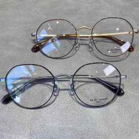 ✨【新入荷】小顔効果メガネ✨