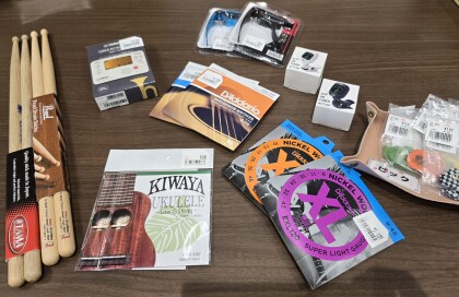 🎵音楽教室でも楽器小物購入できます🎵