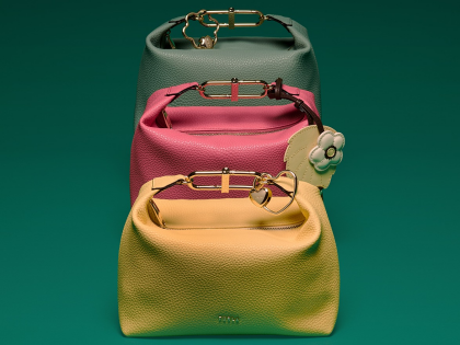 ベストセラー「テイア」のシーズナルカラーにチャームを添えて華やかに