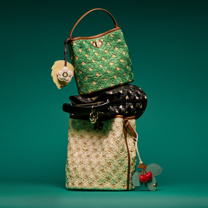 DANAEフラワーモチーフ刺繍で上質な華やかさを​