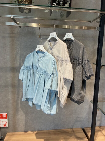 ケミカルウォッシュブラウス