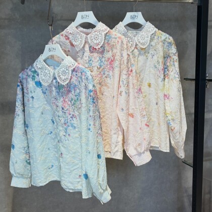 襟レースフラワープリントブラウス