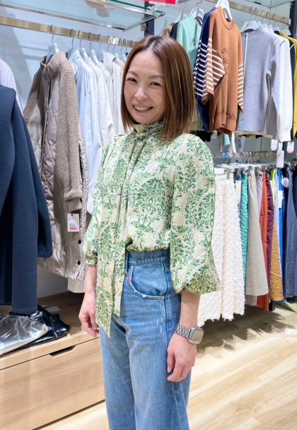 タイ付きプリントブラウス入荷♪