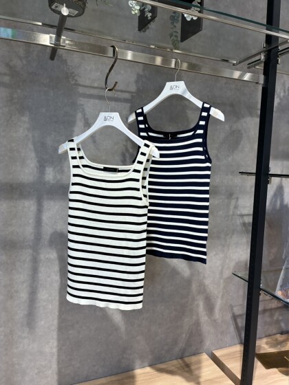 ブローチ付きショートカーディガン