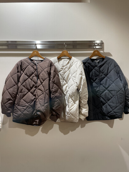✨️中綿キルティングノーカラージャケットをご紹介します