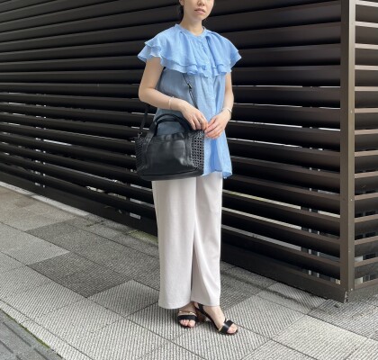 【chez toi】フレアケープ付ノースリブラウス